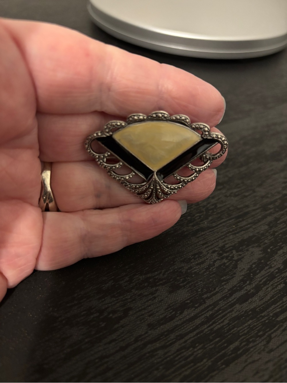 Vintage-Inspired Off-white and Black Gemstone Brooch - Women Jewelry